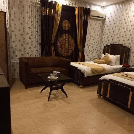 Premier Inn Johar Town Lahore Exterior foto