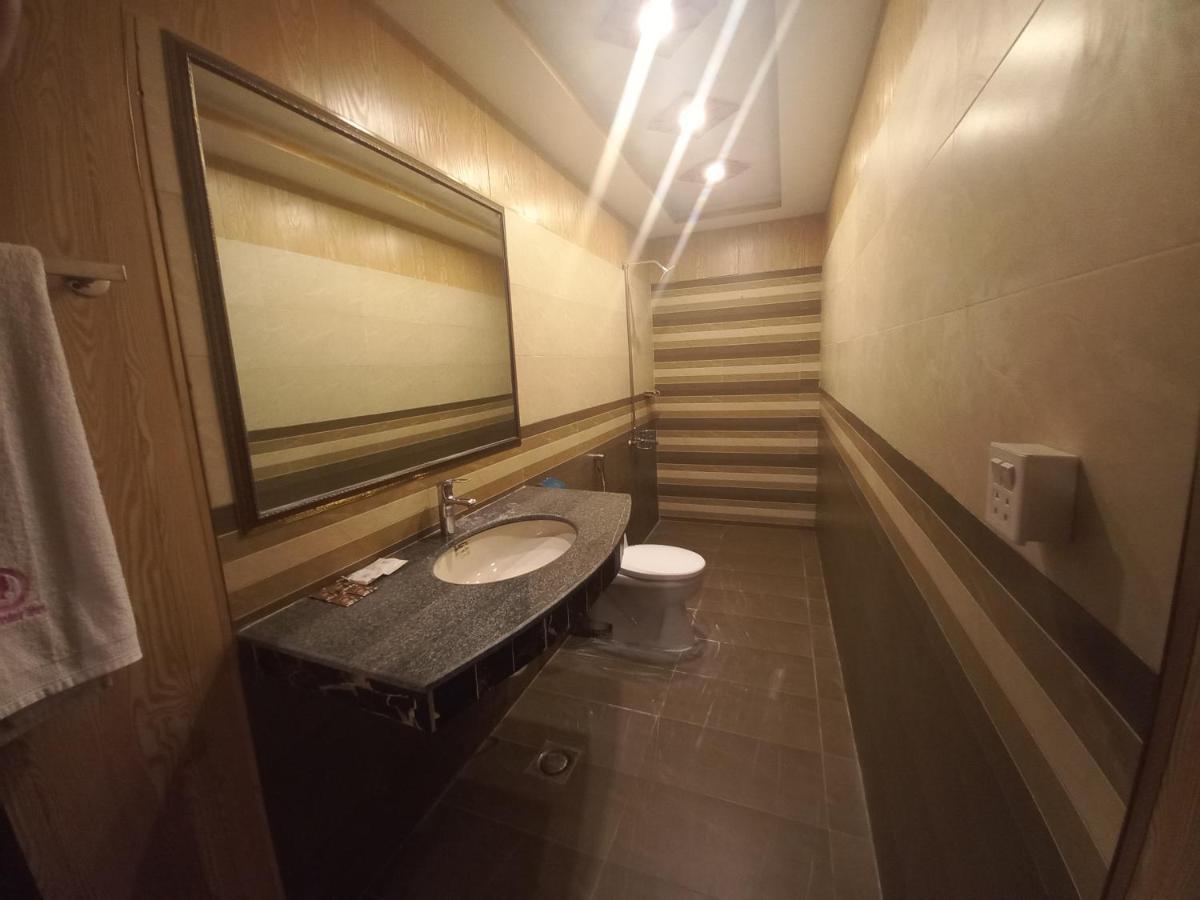 Premier Inn Johar Town Lahore Exterior foto