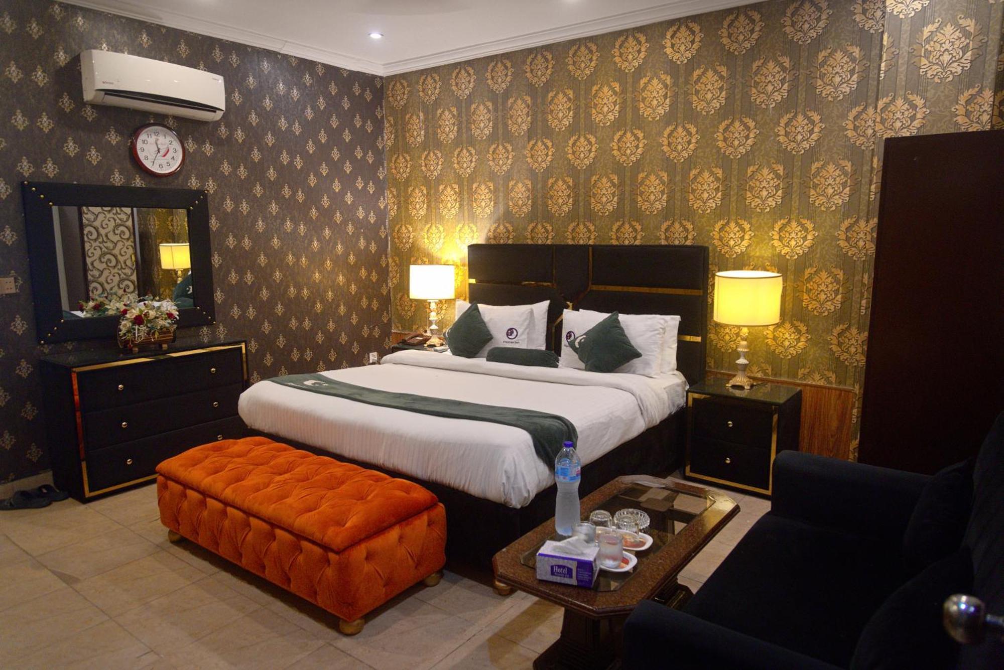 Premier Inn Johar Town Lahore Exterior foto