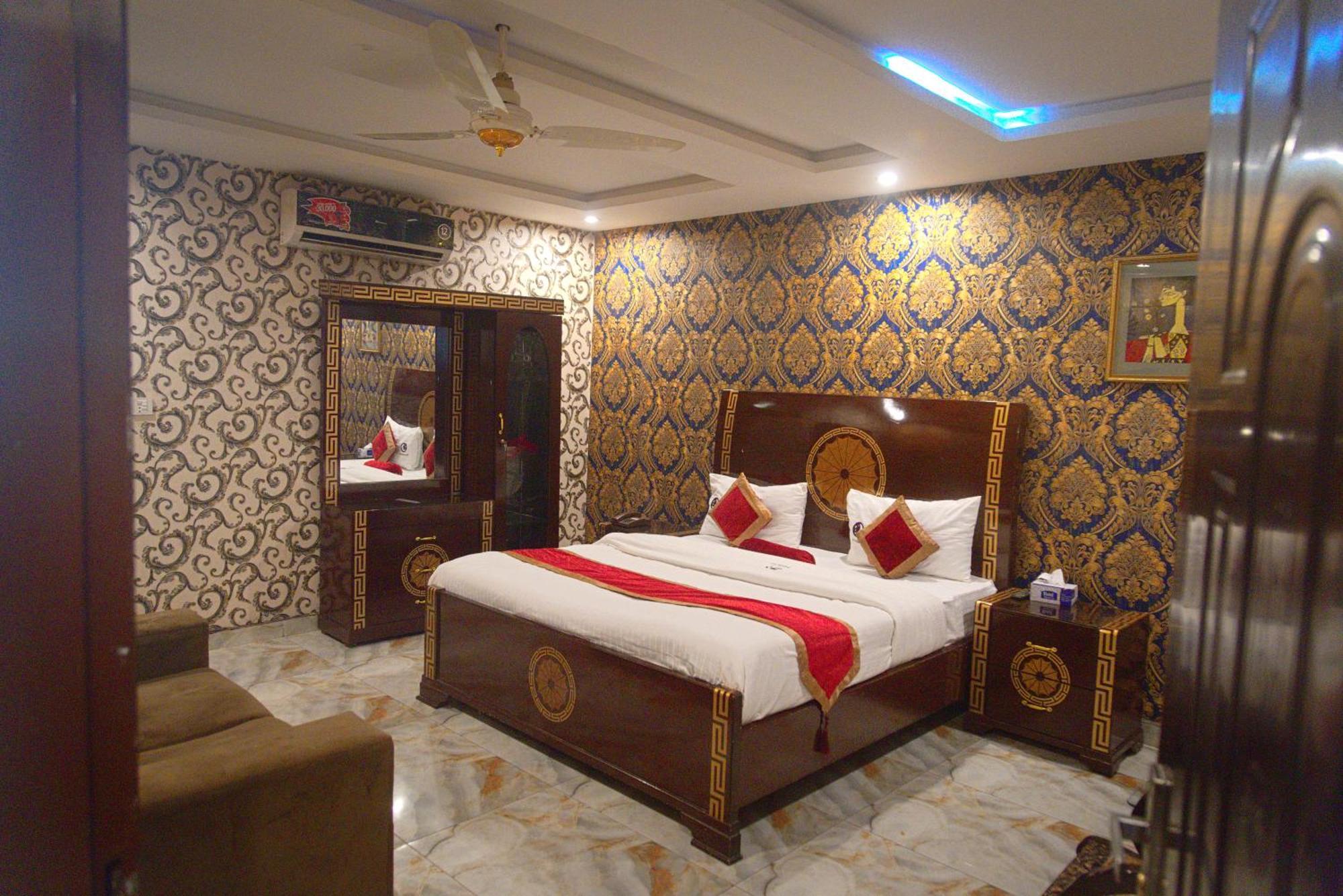 Premier Inn Johar Town Lahore Exterior foto