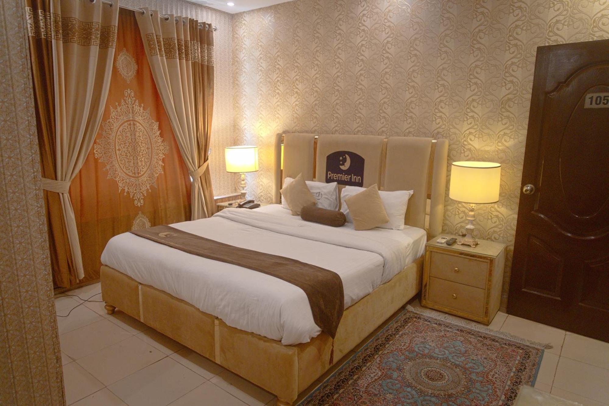 Premier Inn Johar Town Lahore Exterior foto