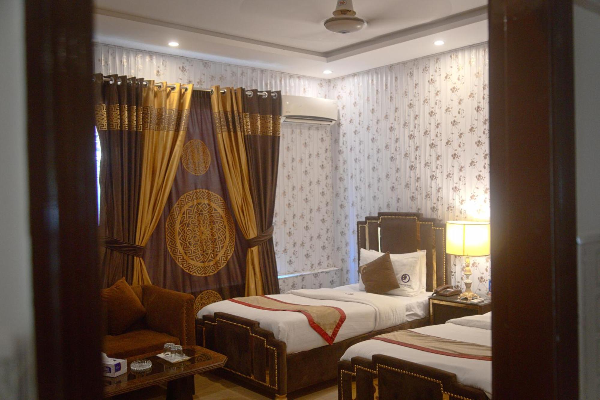 Premier Inn Johar Town Lahore Exterior foto