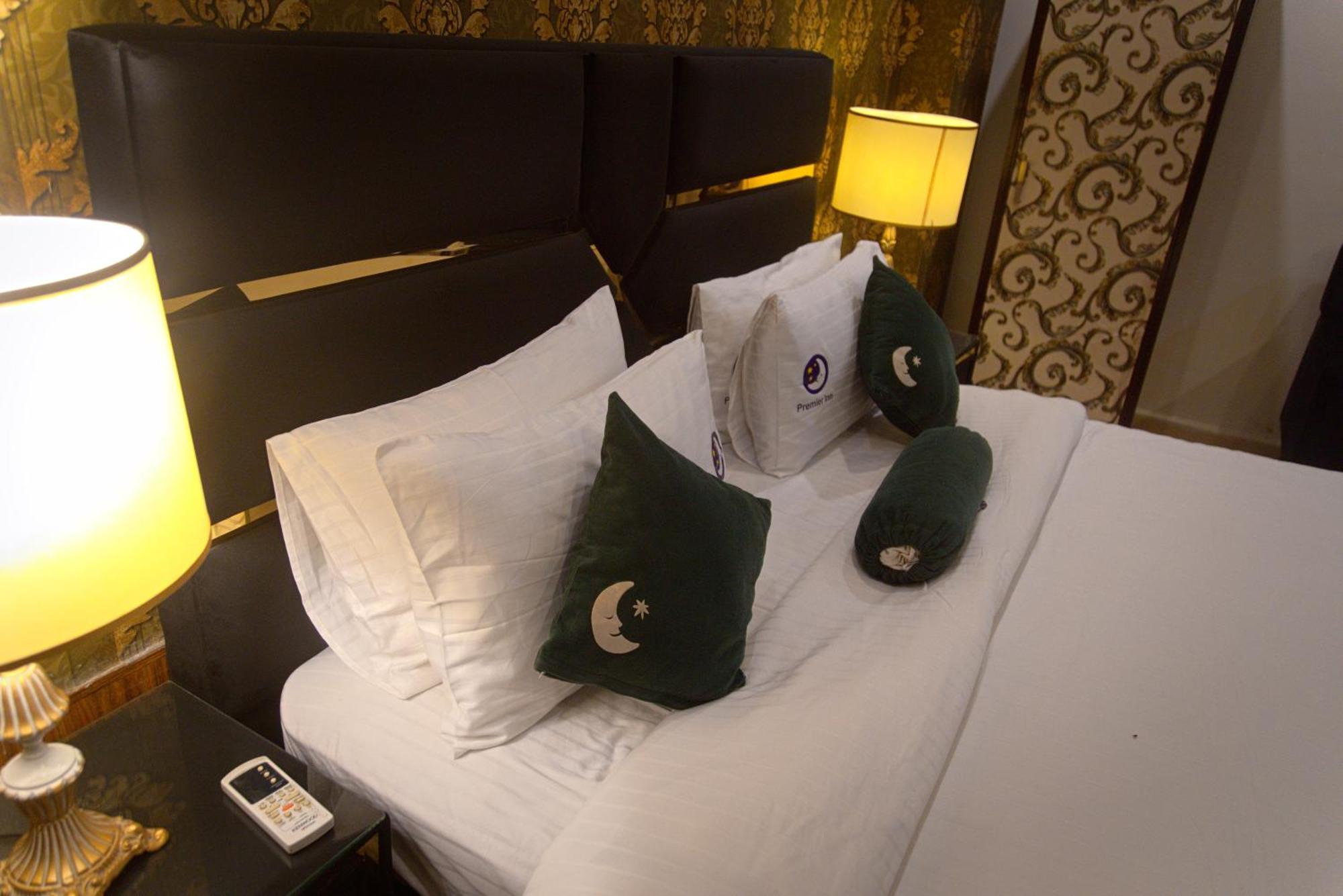 Premier Inn Johar Town Lahore Exterior foto