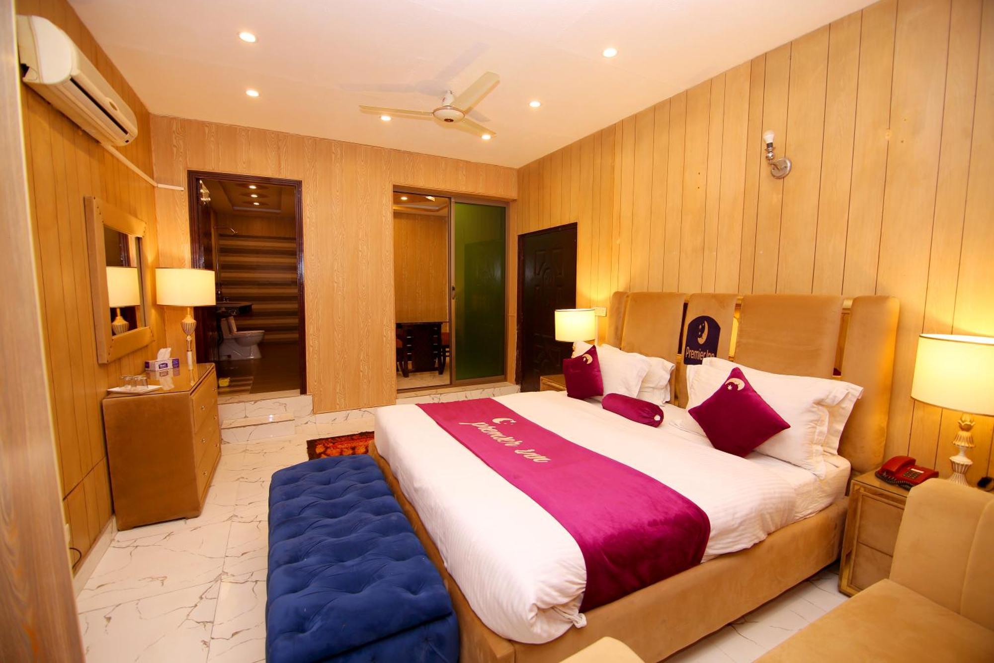 Premier Inn Johar Town Lahore Exterior foto