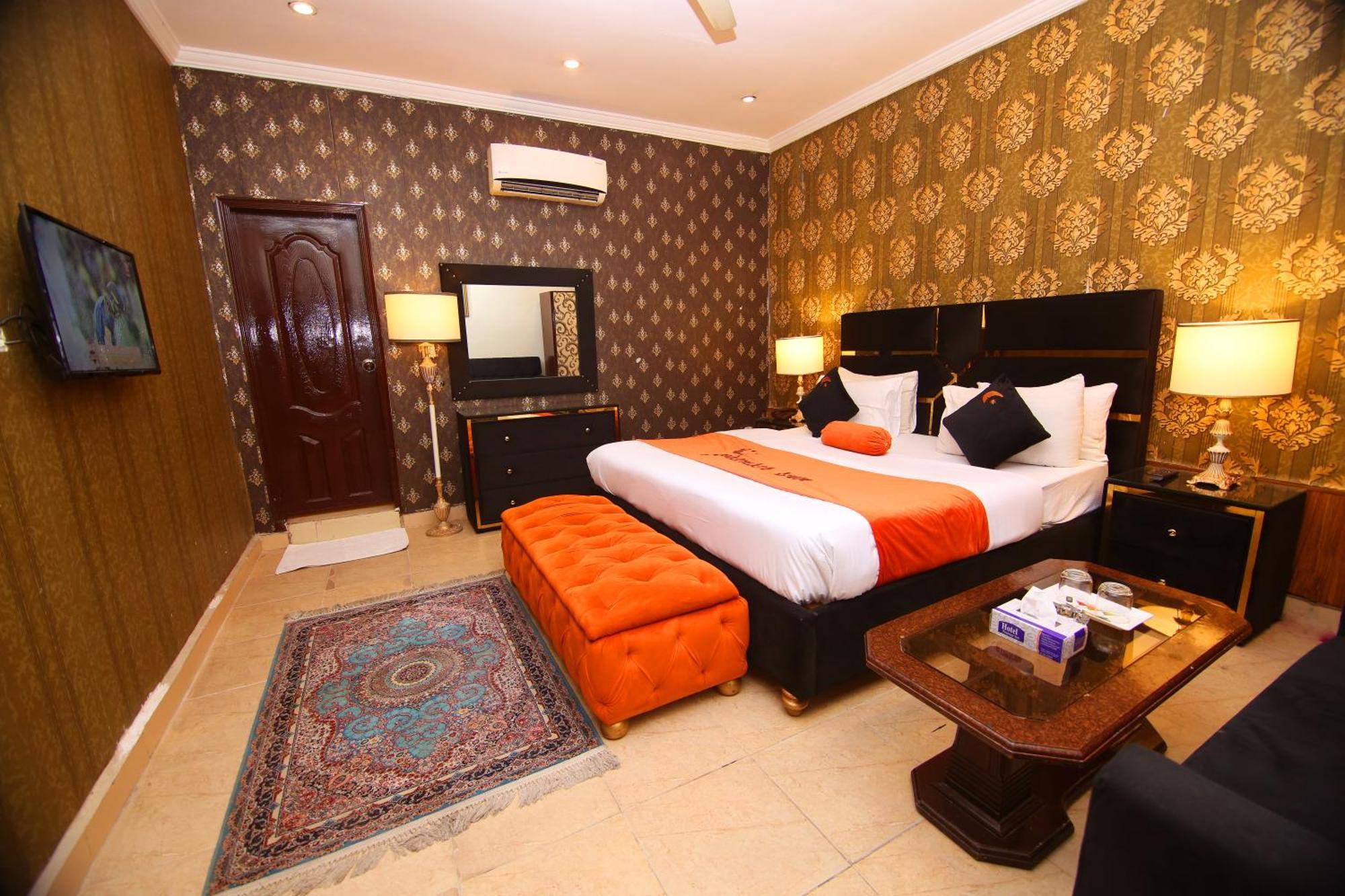 Premier Inn Johar Town Lahore Exterior foto