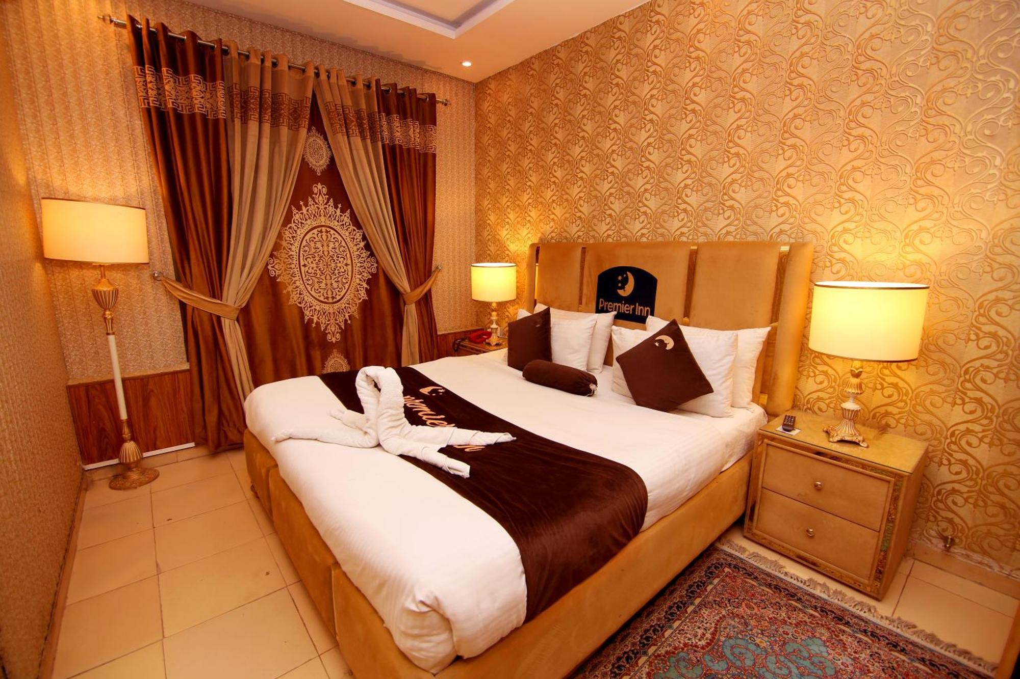 Premier Inn Johar Town Lahore Exterior foto