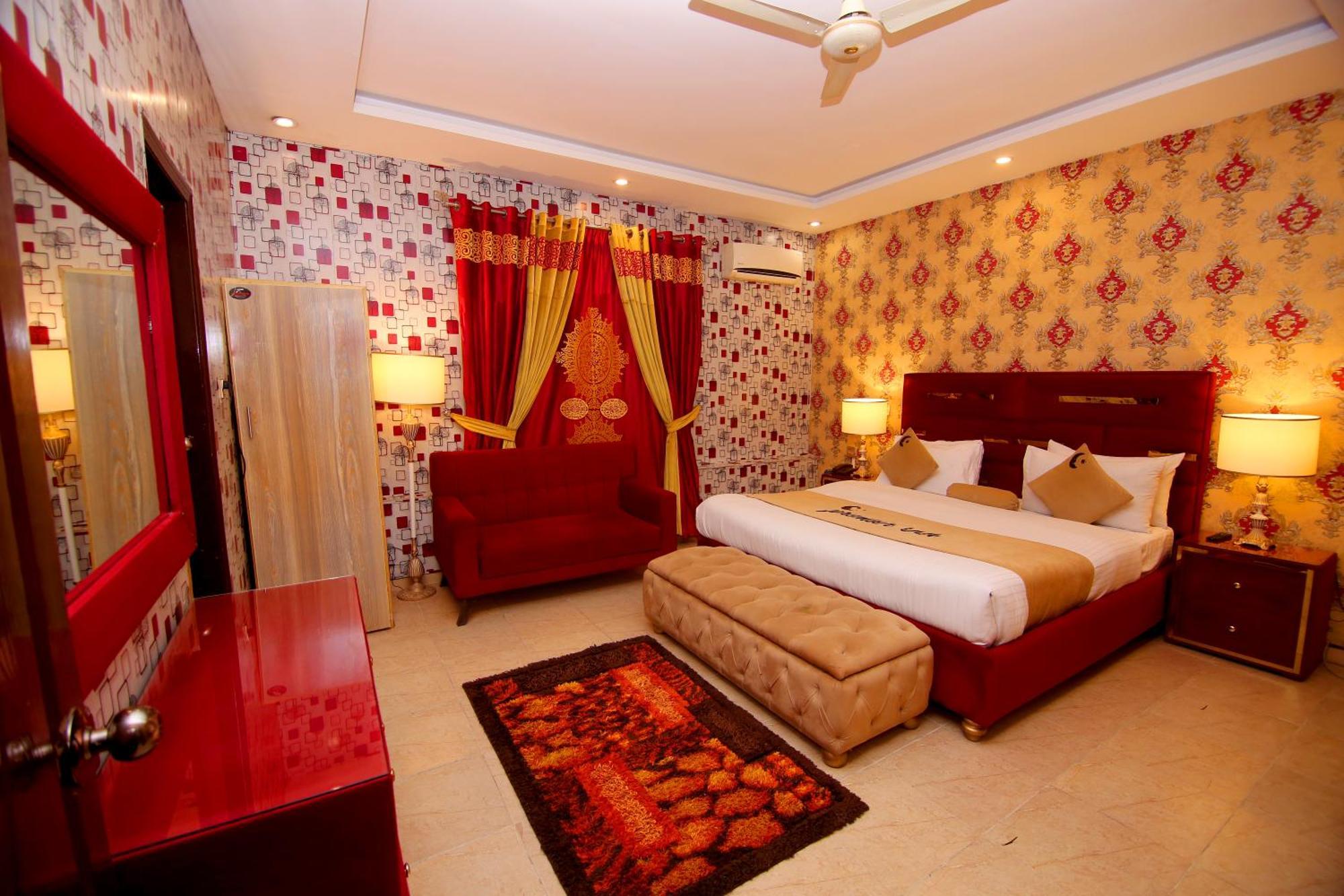 Premier Inn Johar Town Lahore Exterior foto