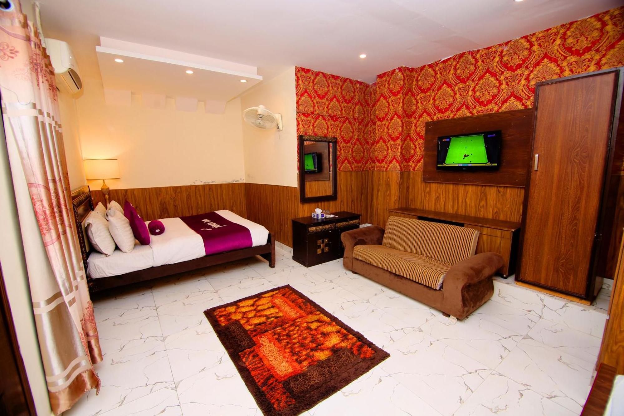 Premier Inn Johar Town Lahore Exterior foto